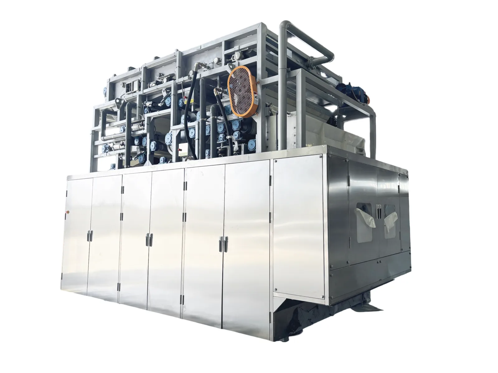 Susunan roller belt filter press CXSW, dengan sabuk filter terpasang di antara roller press dan motor penggerak di sisinya