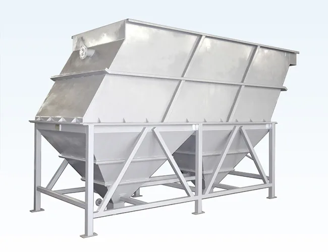 A lamella clarifier unit with inclined plate packs