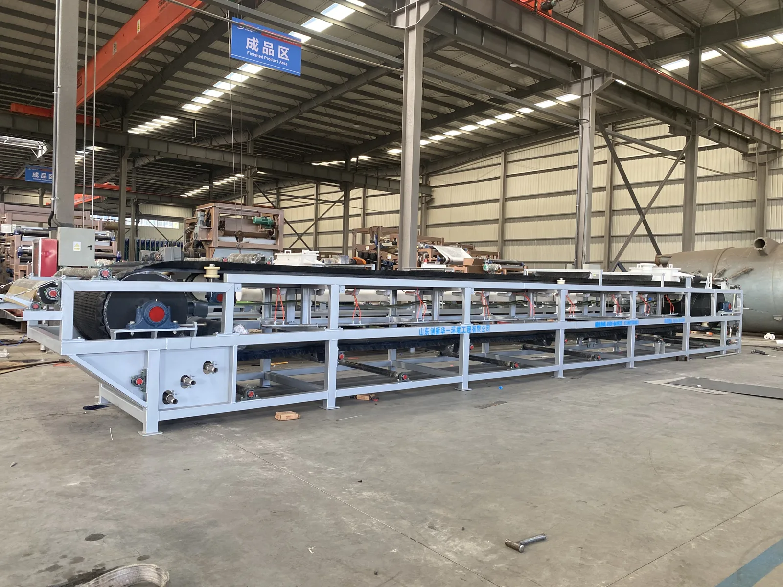 CXDU vacuum belt filter on the workshop floor in our factory, with the filter belt running the length of the frame above the vacuum pans